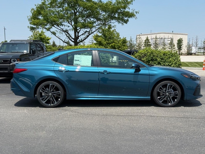 Toyota Camry Vehicle Image 02
