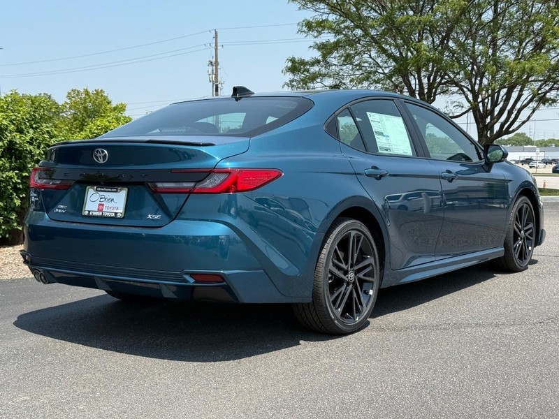 Toyota Camry Vehicle Image 03