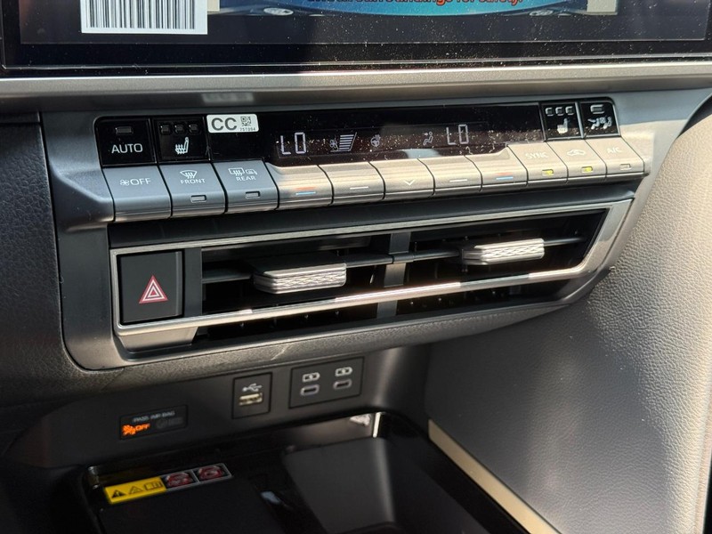 Toyota Camry Vehicle Image 14