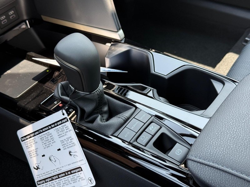 Toyota Camry Vehicle Image 16