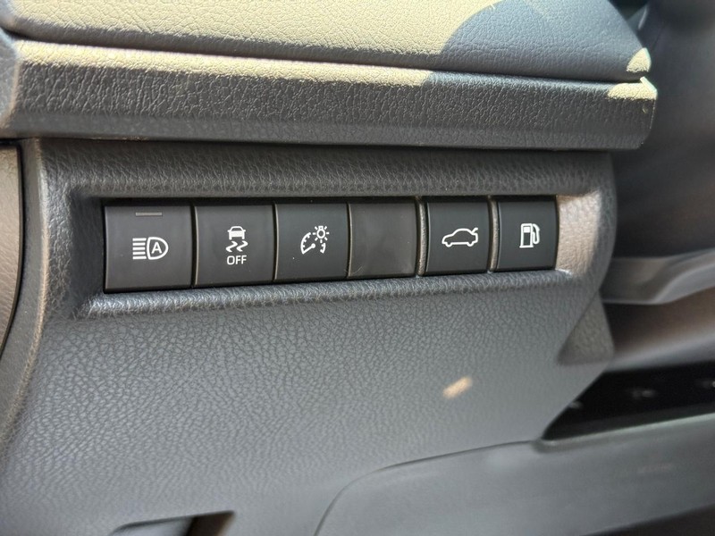Toyota Camry Vehicle Image 18