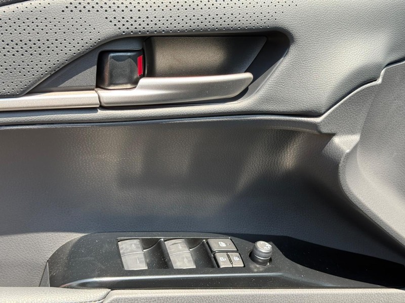 Toyota Camry Vehicle Image 19