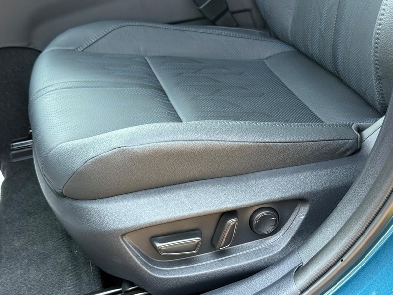 Toyota Camry Vehicle Image 20