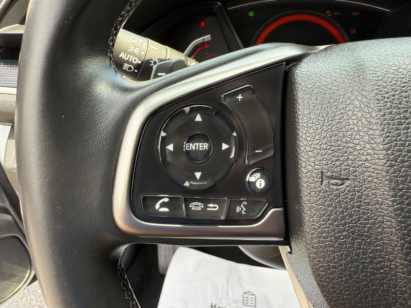 Honda Civic Hatchback Vehicle Image 13