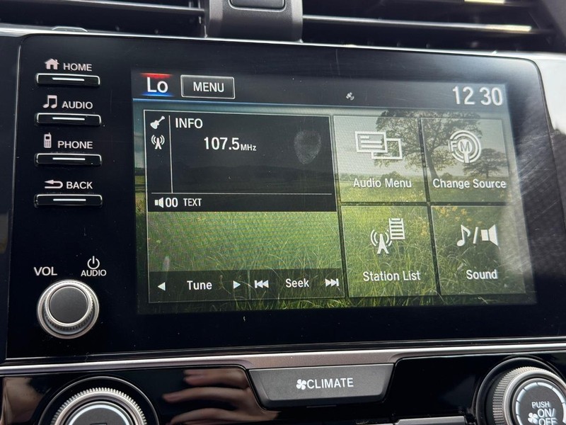 Honda Civic Hatchback Vehicle Image 16