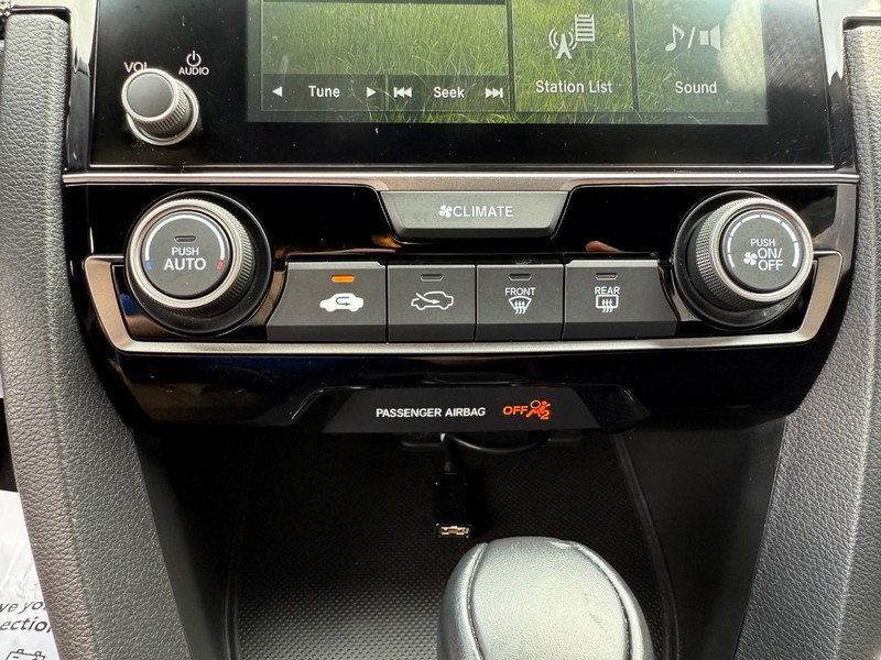 Honda Civic Hatchback Vehicle Image 18
