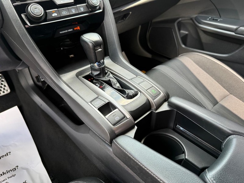 Honda Civic Hatchback Vehicle Image 19