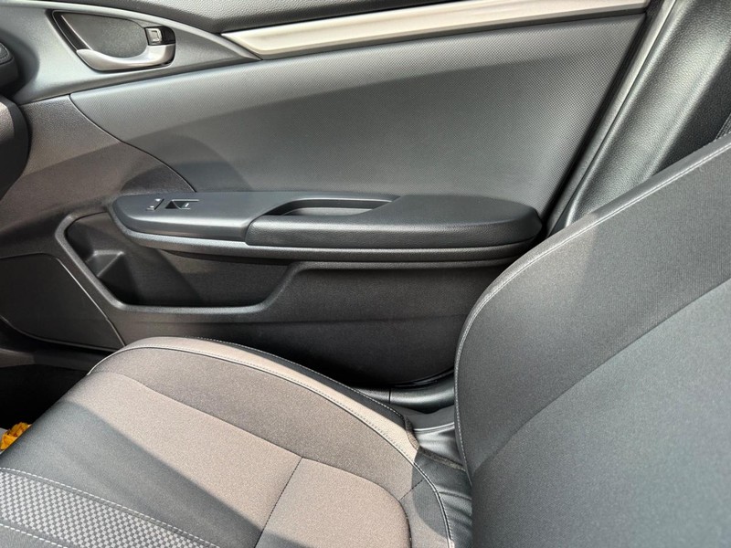 Honda Civic Hatchback Vehicle Image 20