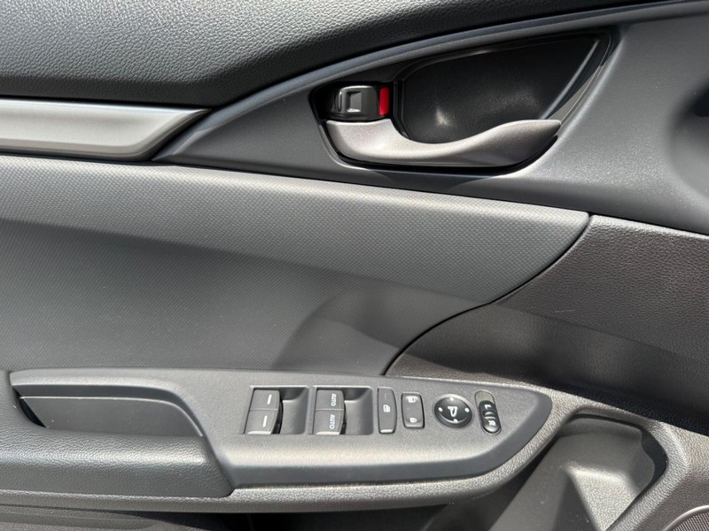 Honda Civic Hatchback Vehicle Image 23