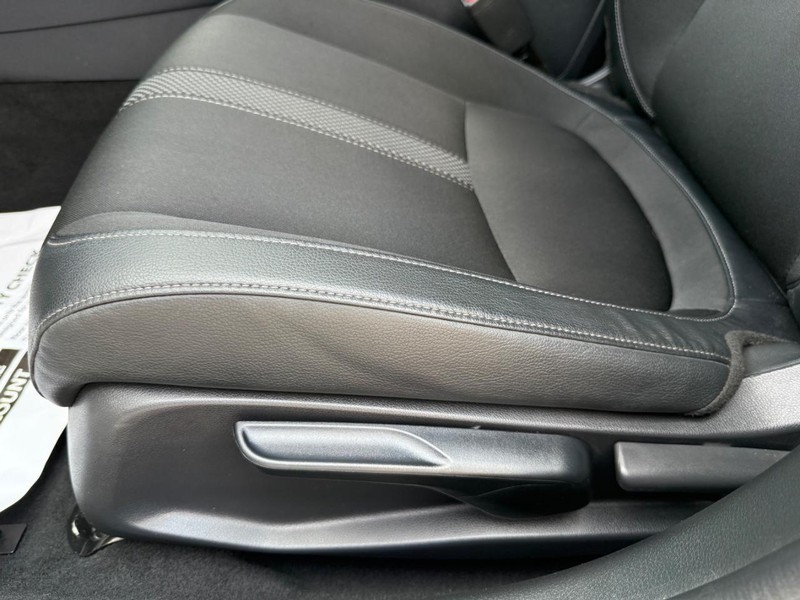 Honda Civic Hatchback Vehicle Image 24
