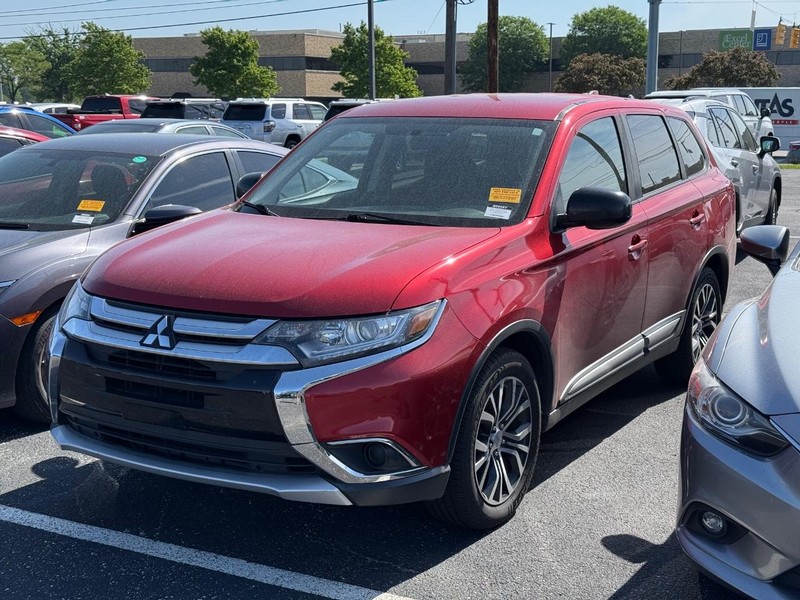 Mitsubishi Outlander Vehicle Image 02