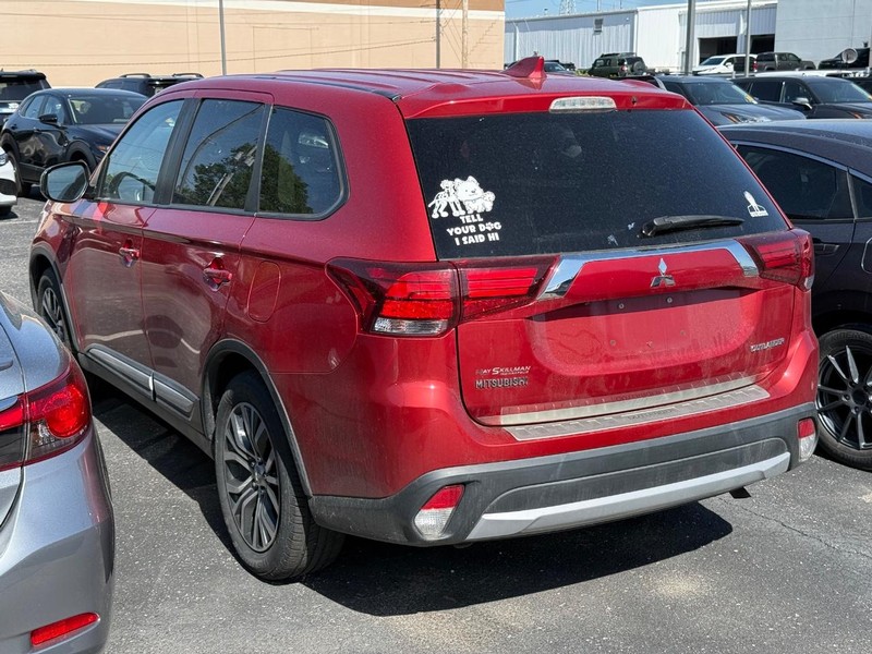 Mitsubishi Outlander Vehicle Image 03