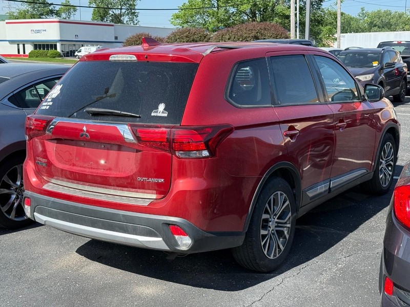 Mitsubishi Outlander Vehicle Image 04