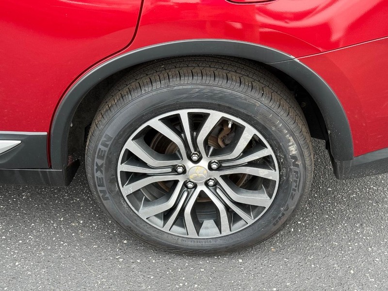 Mitsubishi Outlander Vehicle Image 06