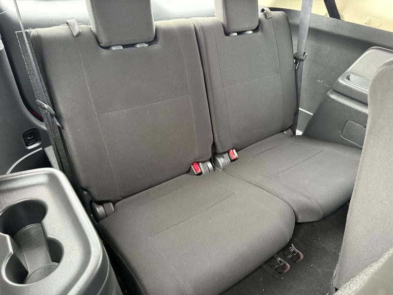 Mitsubishi Outlander Vehicle Image 11