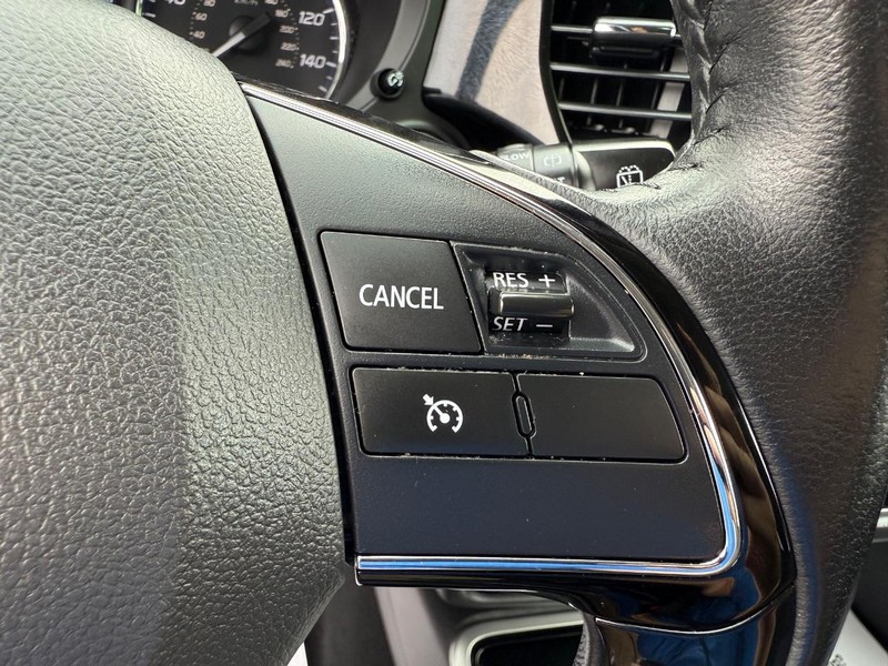 Mitsubishi Outlander Vehicle Image 15