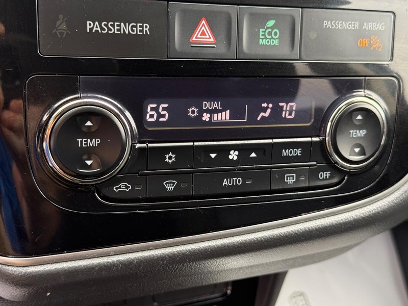 Mitsubishi Outlander Vehicle Image 18