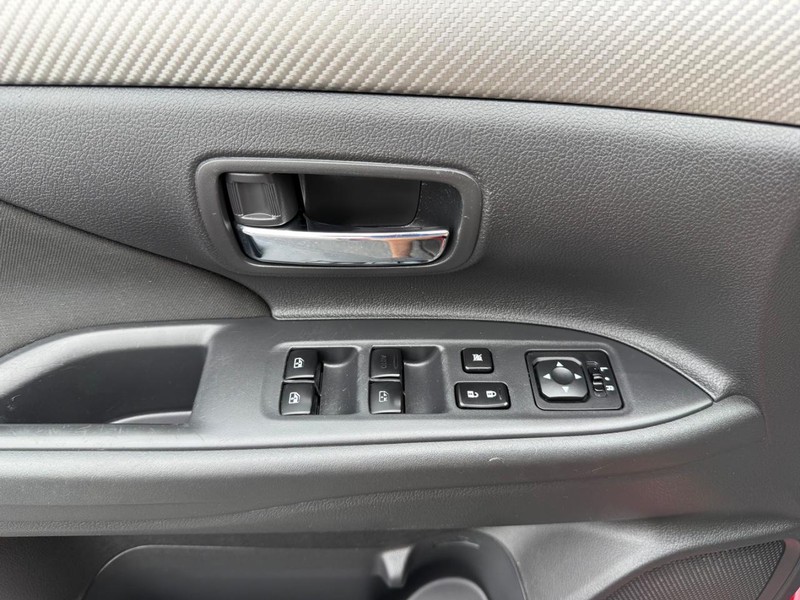 Mitsubishi Outlander Vehicle Image 23