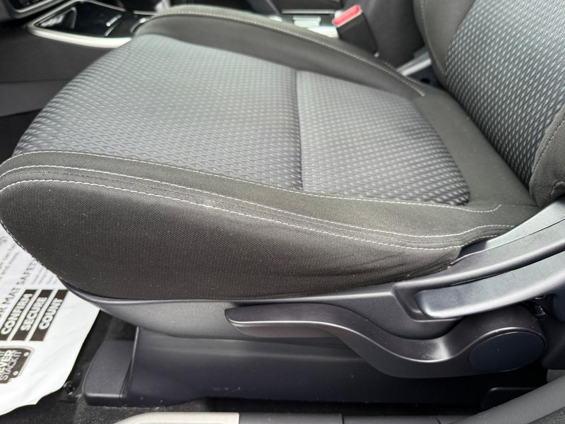 Mitsubishi Outlander Vehicle Image 24