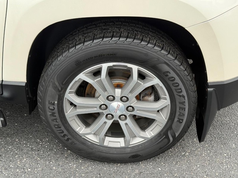 GMC Acadia Vehicle Image 06