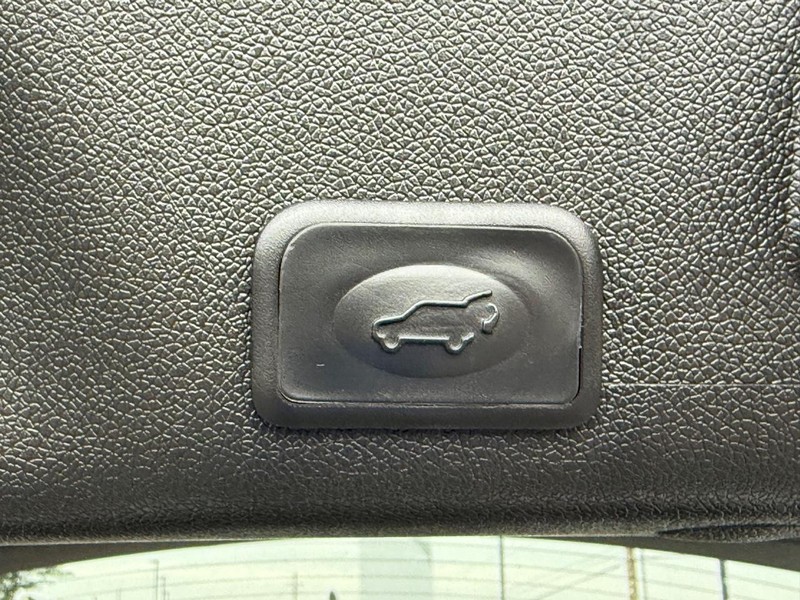 GMC Acadia Vehicle Image 08