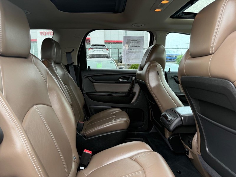 GMC Acadia Vehicle Image 11