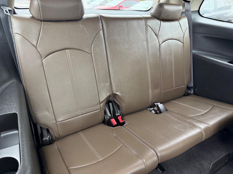 GMC Acadia Vehicle Image 12