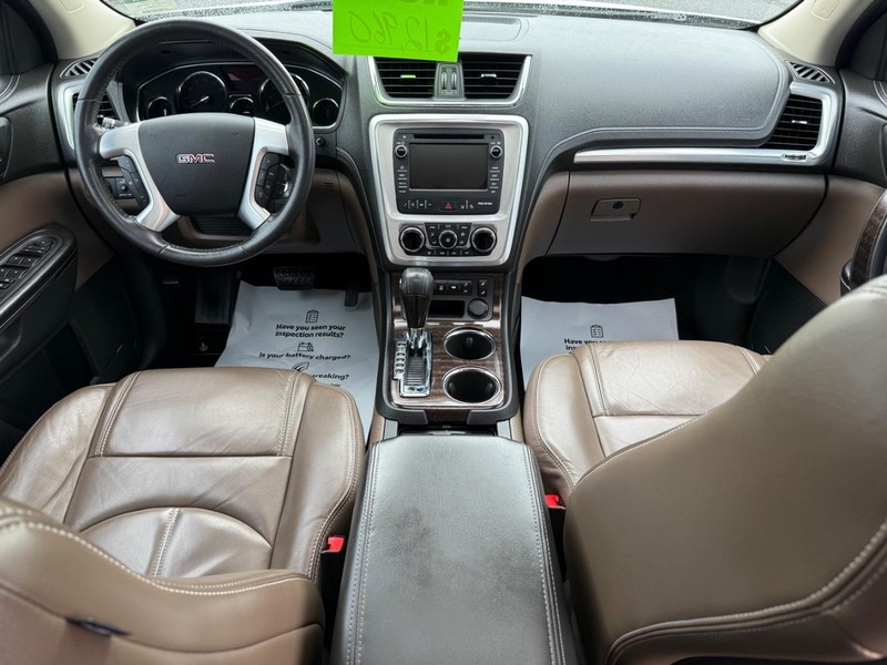 GMC Acadia Vehicle Image 14