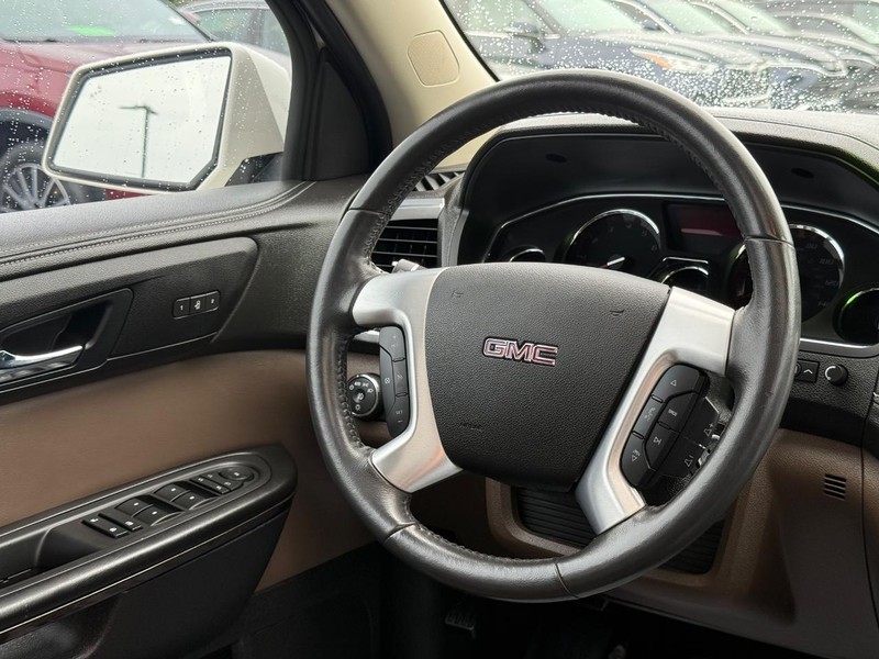 GMC Acadia Vehicle Image 15