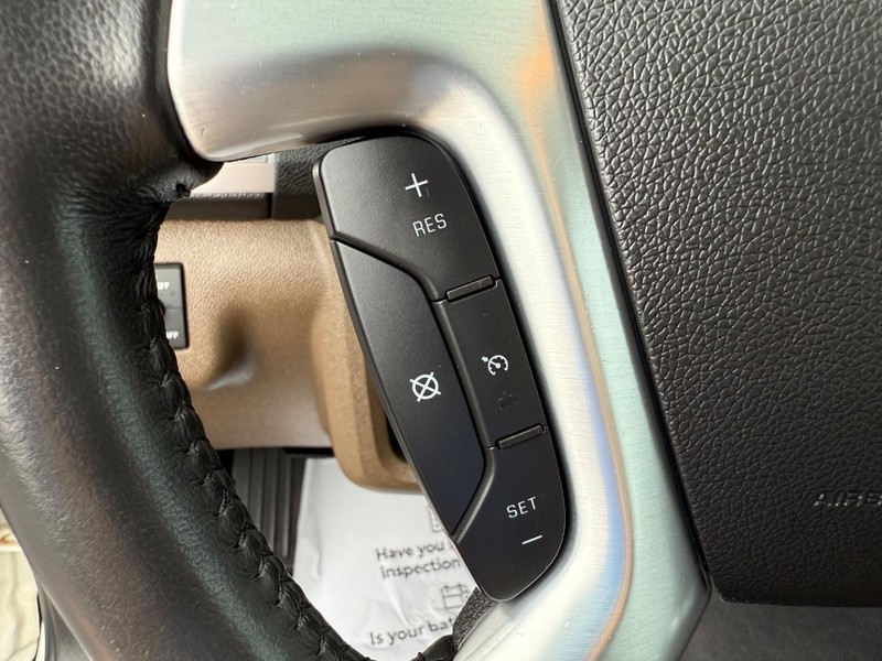 GMC Acadia Vehicle Image 16