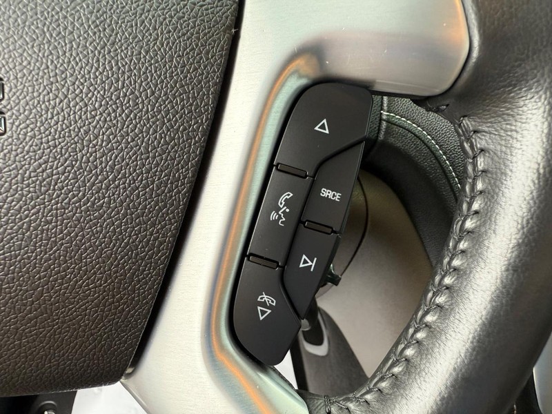 GMC Acadia Vehicle Image 17