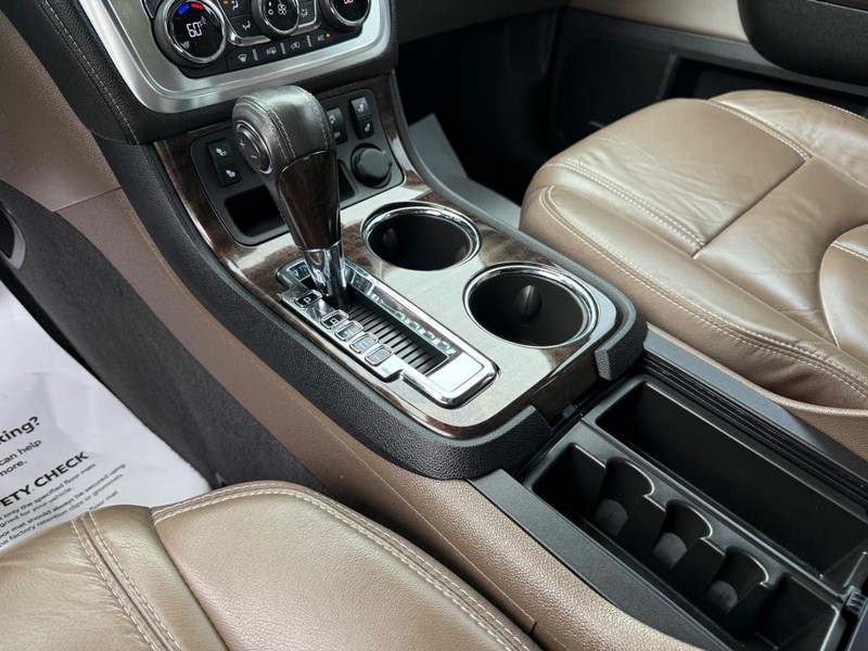 GMC Acadia Vehicle Image 22