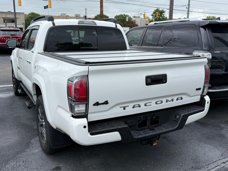 Toyota Tacoma 4WD Vehicle Image 03