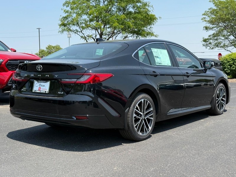 Toyota Camry Vehicle Image 03