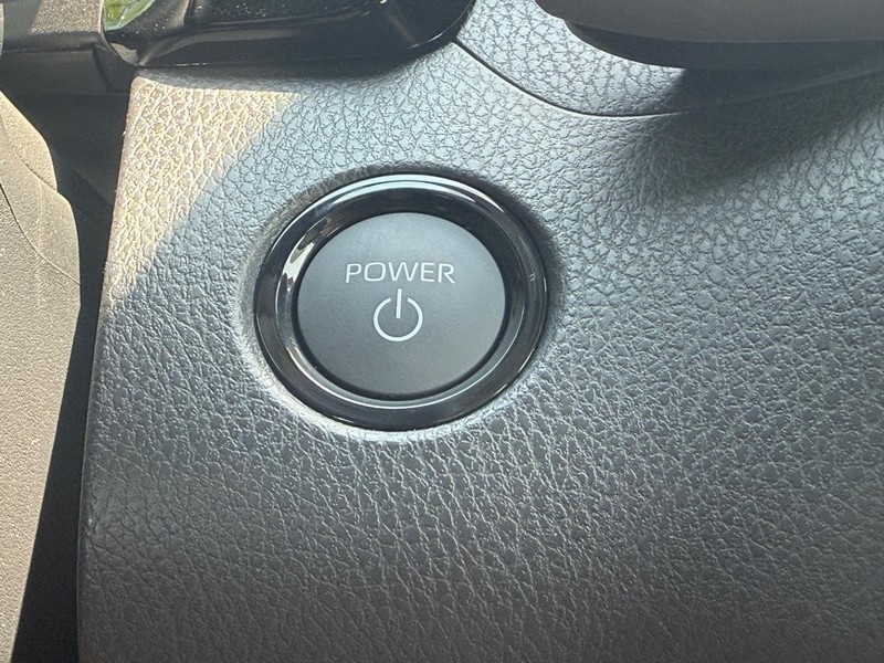 Toyota Camry Vehicle Image 11