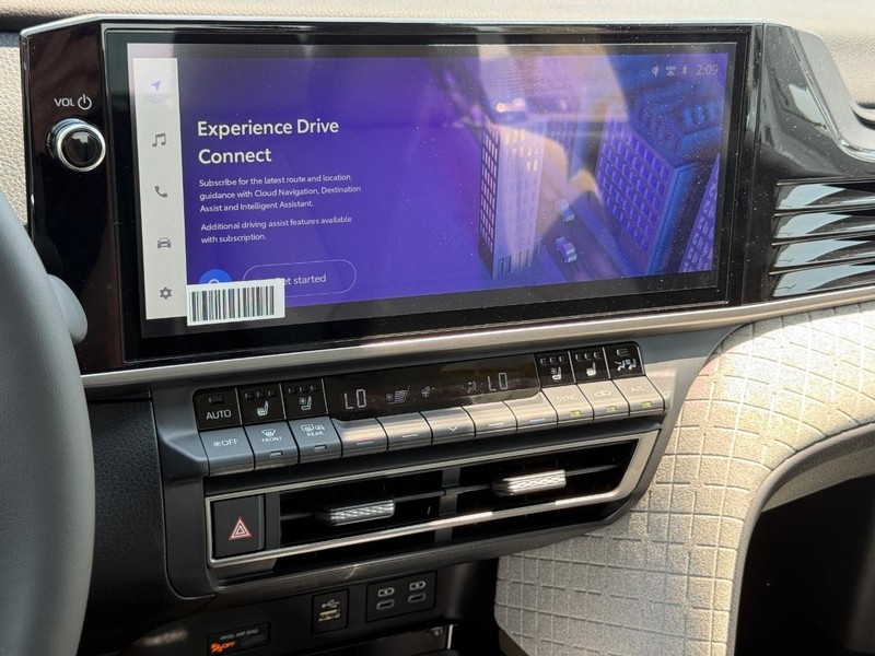 Toyota Camry Vehicle Image 12
