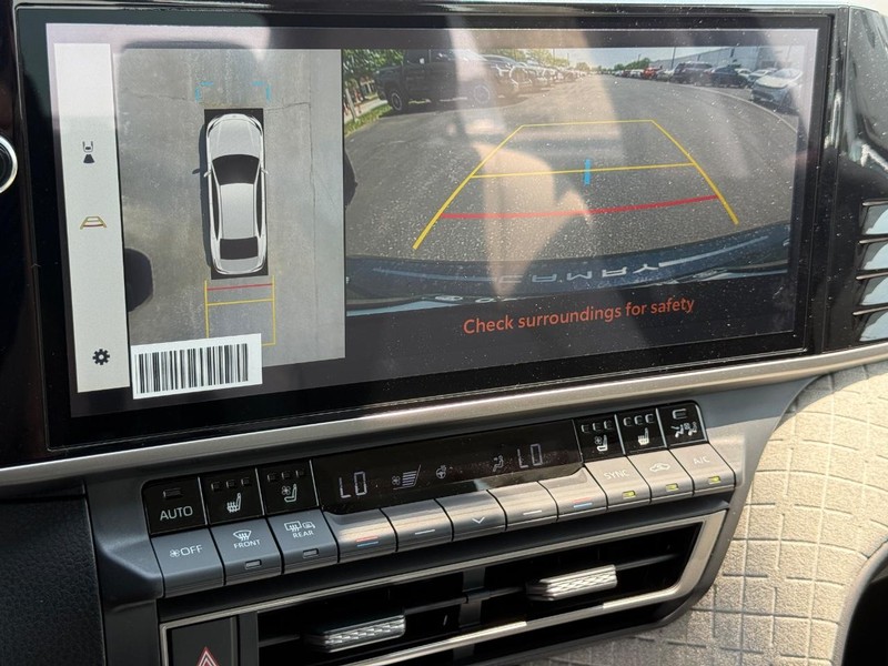 Toyota Camry Vehicle Image 13