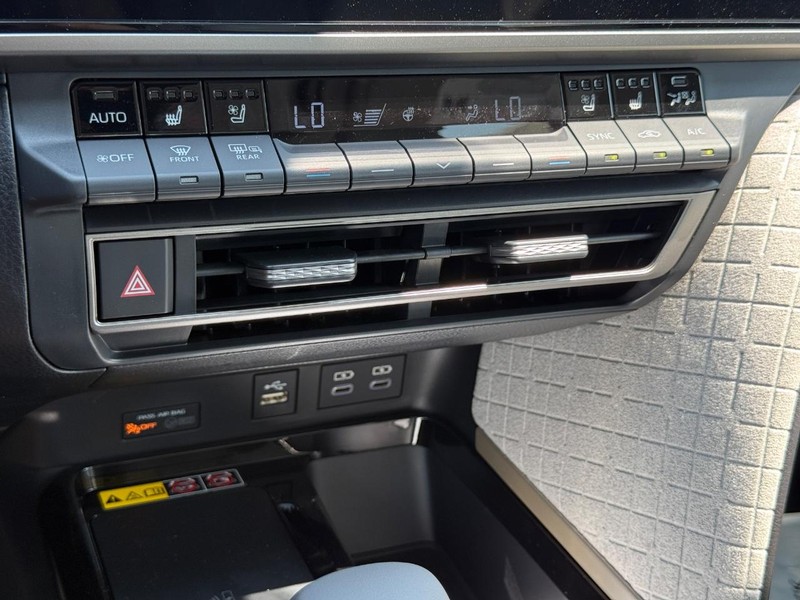 Toyota Camry Vehicle Image 14