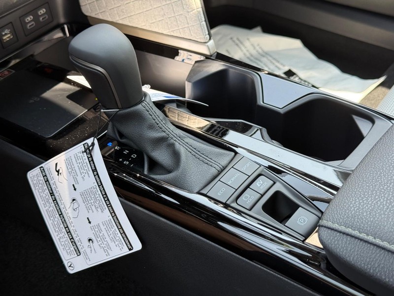 Toyota Camry Vehicle Image 16