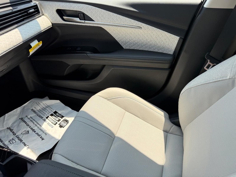 Toyota Camry Vehicle Image 17