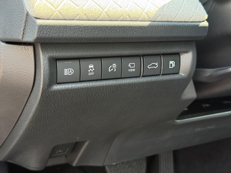 Toyota Camry Vehicle Image 18