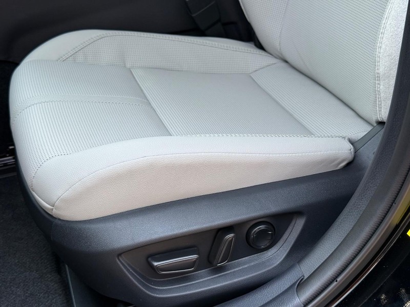 Toyota Camry Vehicle Image 21