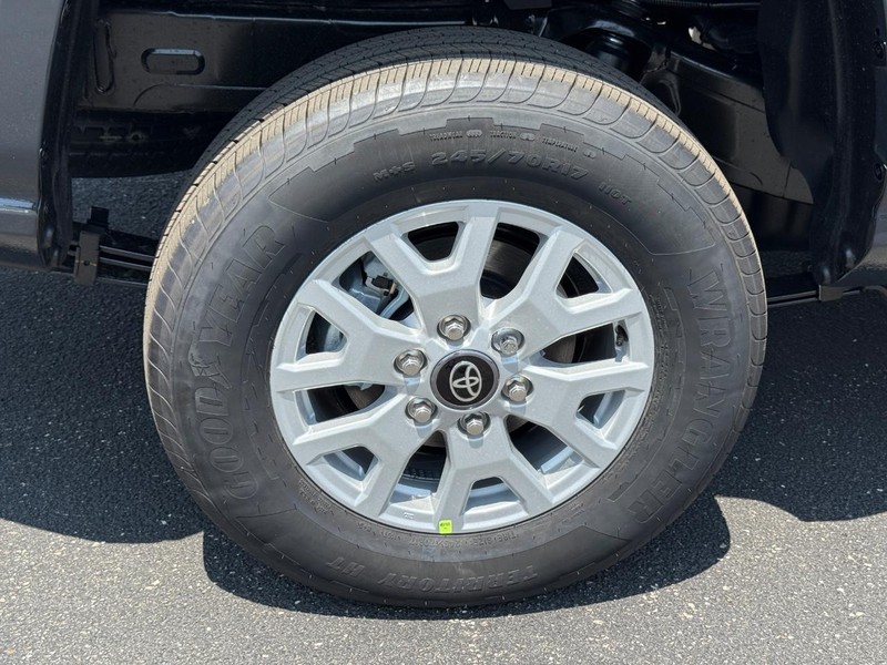 Toyota Tacoma 2WD Vehicle Image 04