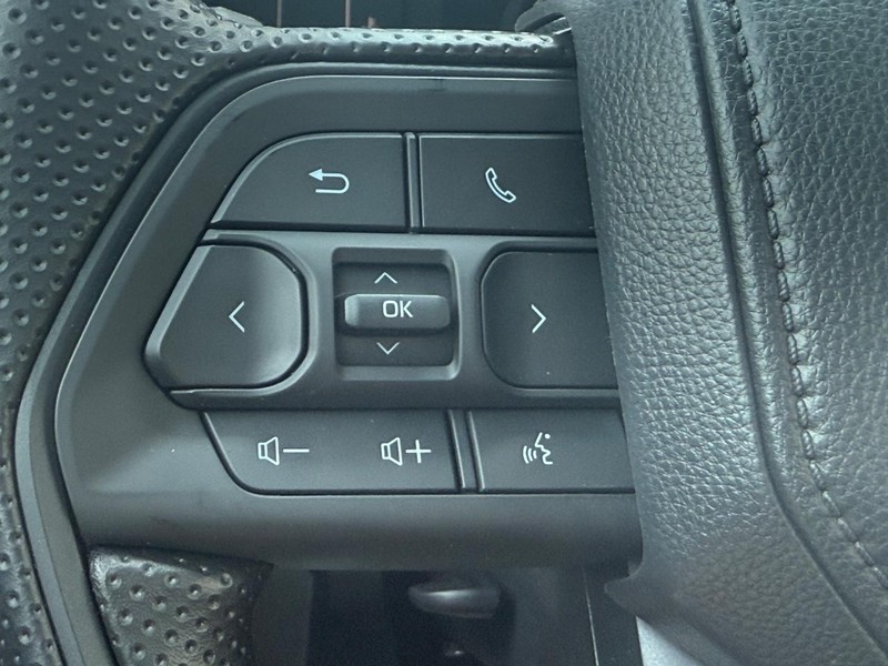 Toyota Tacoma 2WD Vehicle Image 09