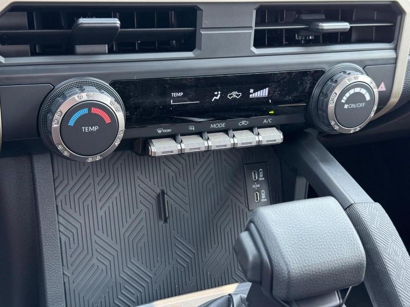 Toyota Tacoma 2WD Vehicle Image 14