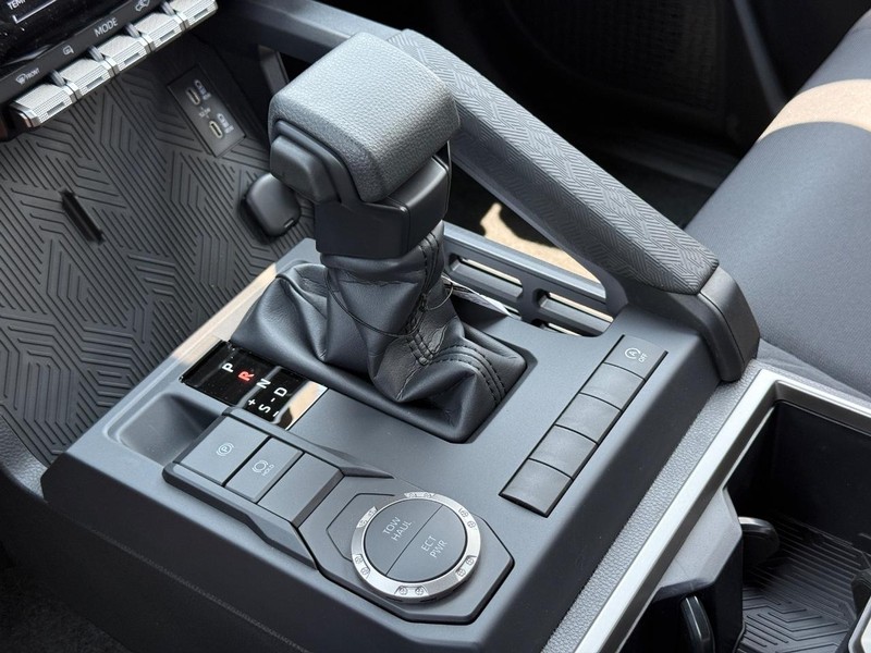 Toyota Tacoma 2WD Vehicle Image 15