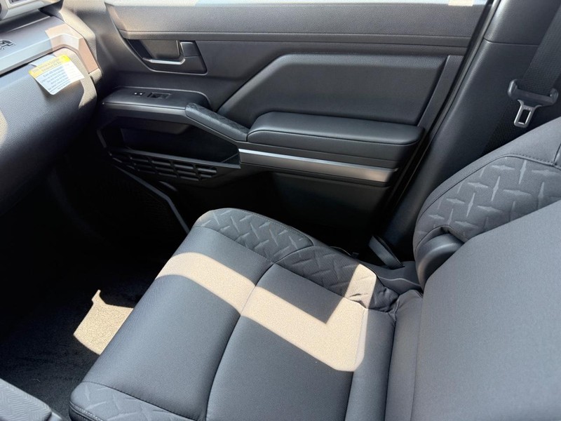 Toyota Tacoma 2WD Vehicle Image 16
