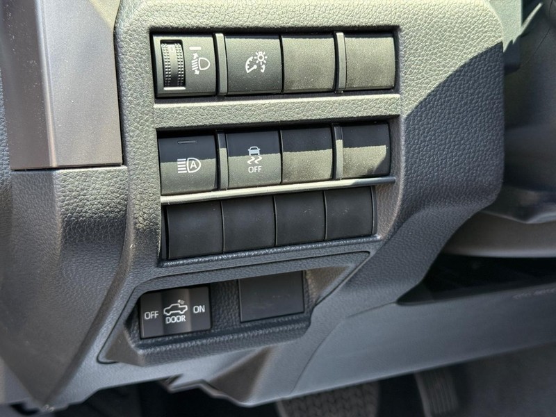 Toyota Tacoma 2WD Vehicle Image 17