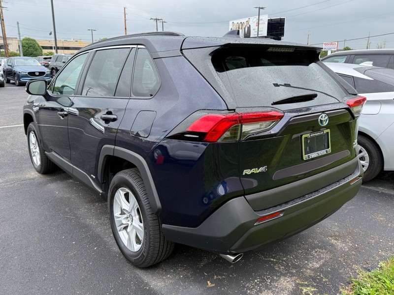 Toyota RAV4 Hybrid Vehicle Image 03
