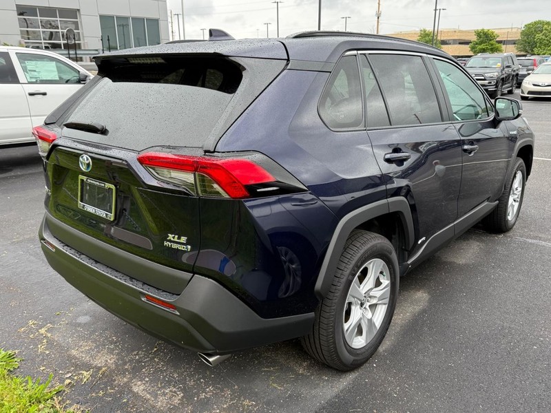 Toyota RAV4 Hybrid Vehicle Image 04